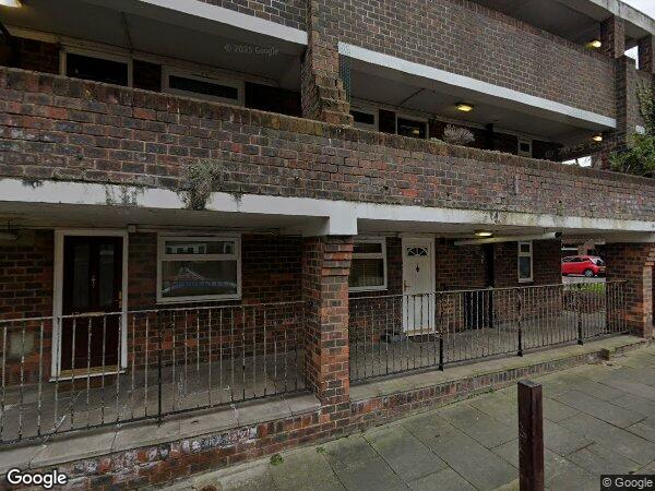 Flat Kempthorne Road in Greater London