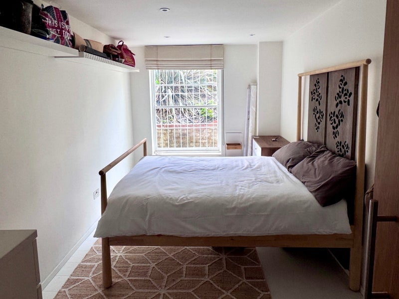 Room Belsize Road in Greater London