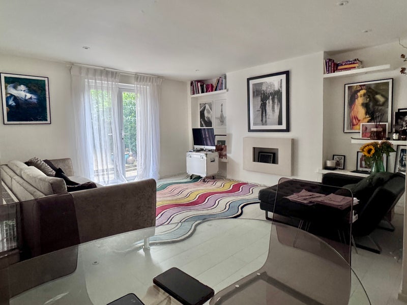 Room Belsize Road in Greater London
