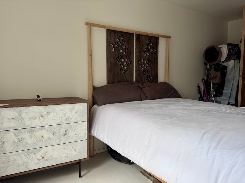Room Belsize Road in Greater London