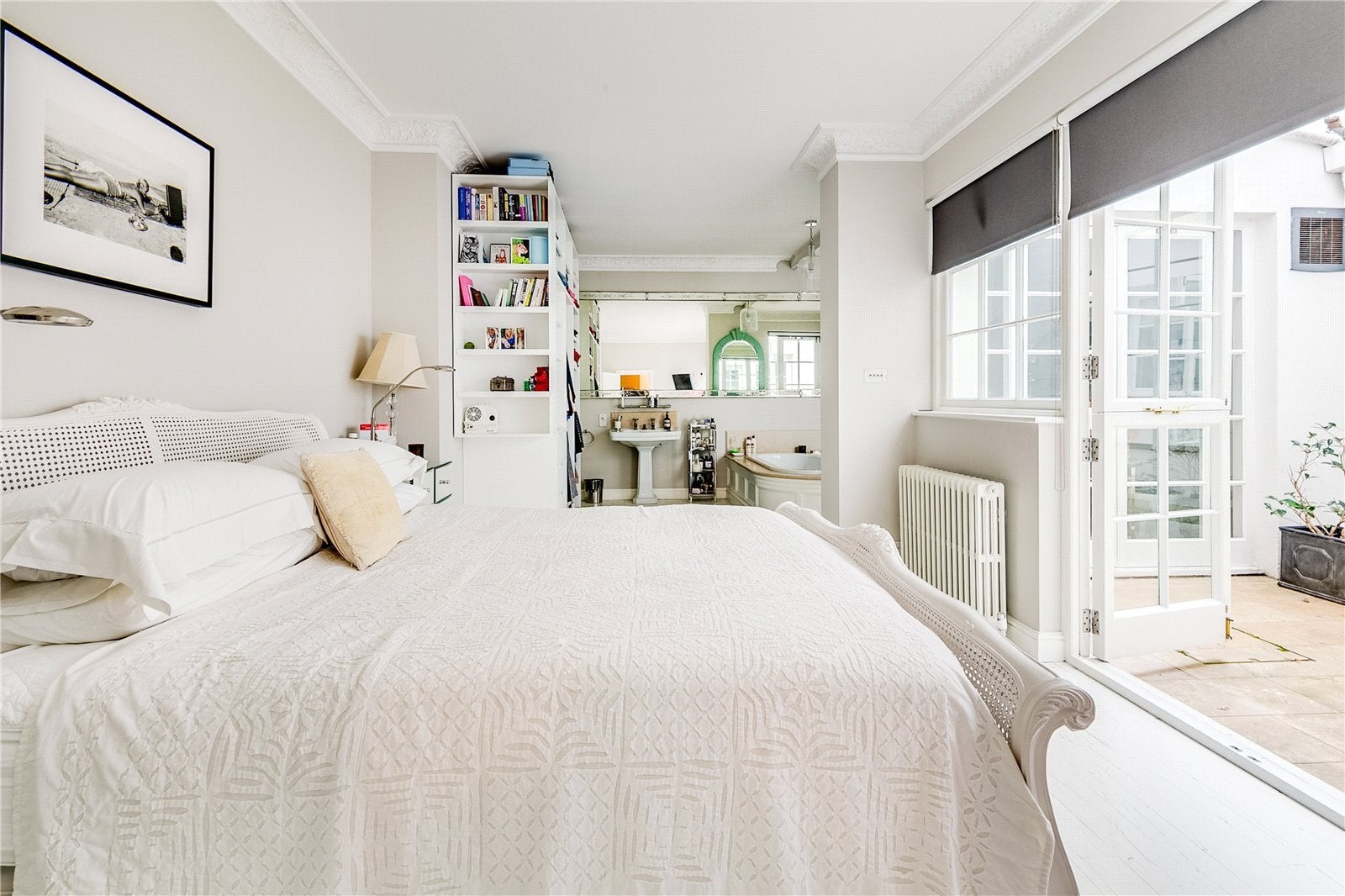 Flat Onslow Gardens in Greater London