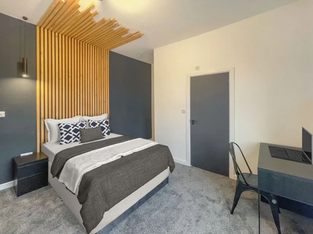 Room Queens Road in Nottingham