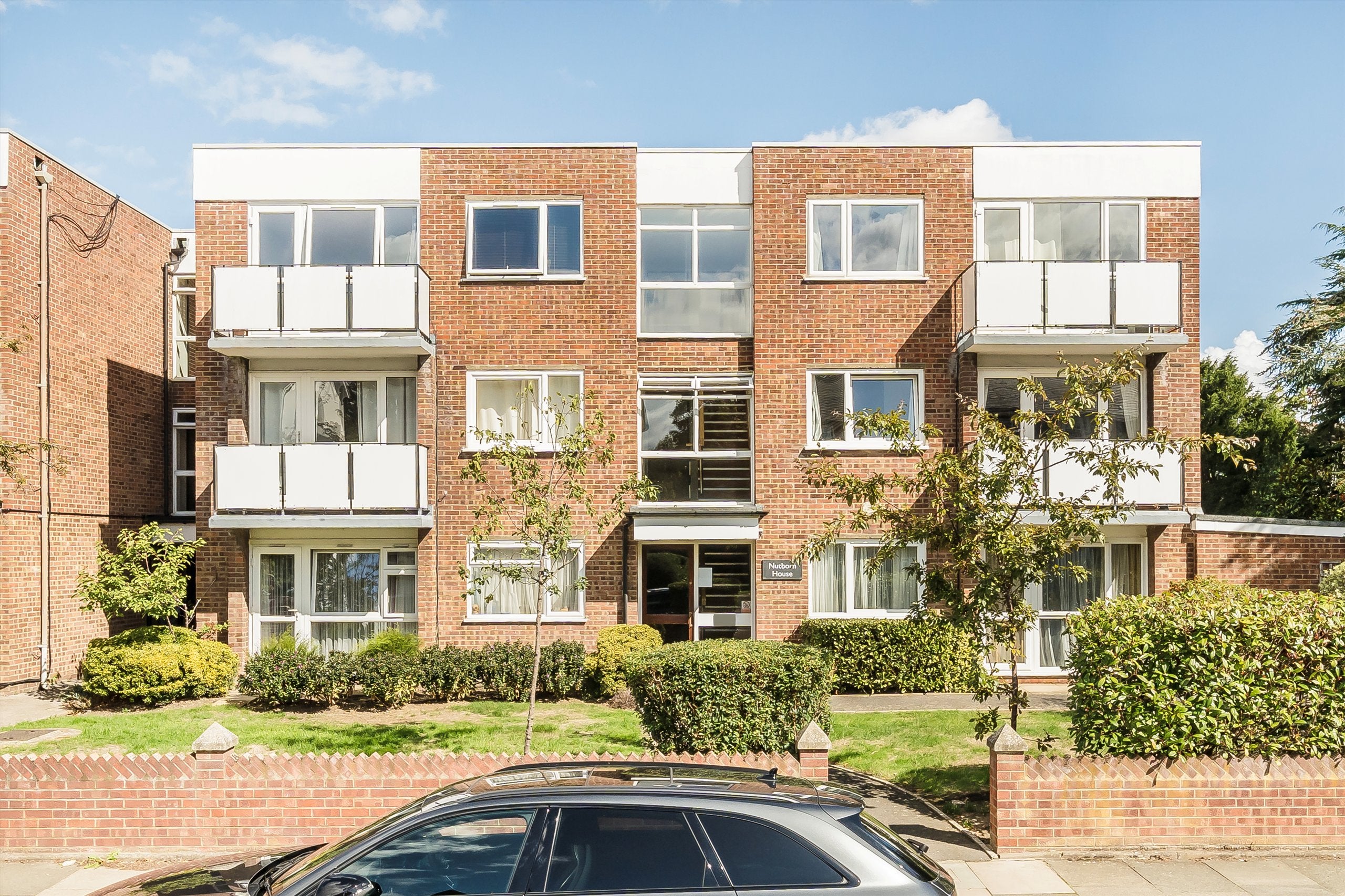 Flat Clifton Road in Greater London