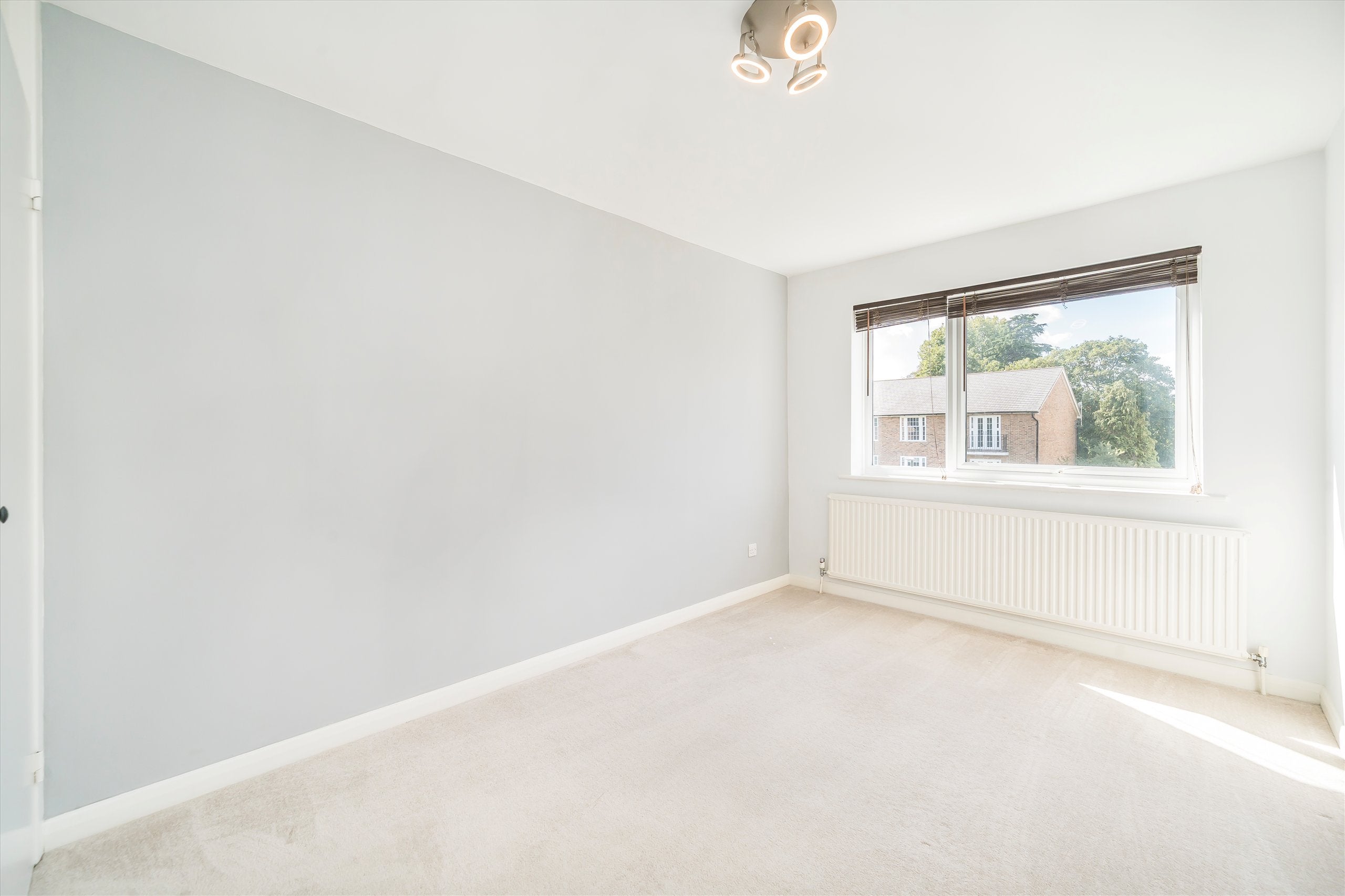 Flat Clifton Road in Greater London