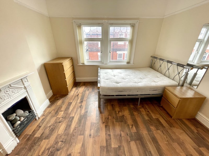 Room Aigburth Road in Liverpool