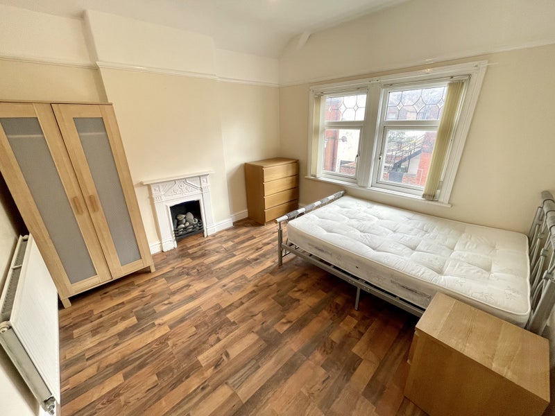 Room Aigburth Road in Liverpool