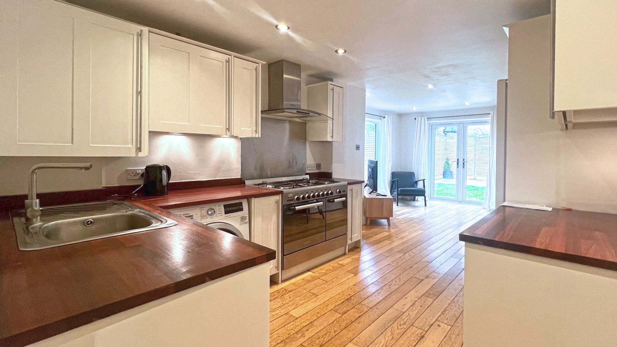 Flat Gliddon Road in Greater London
