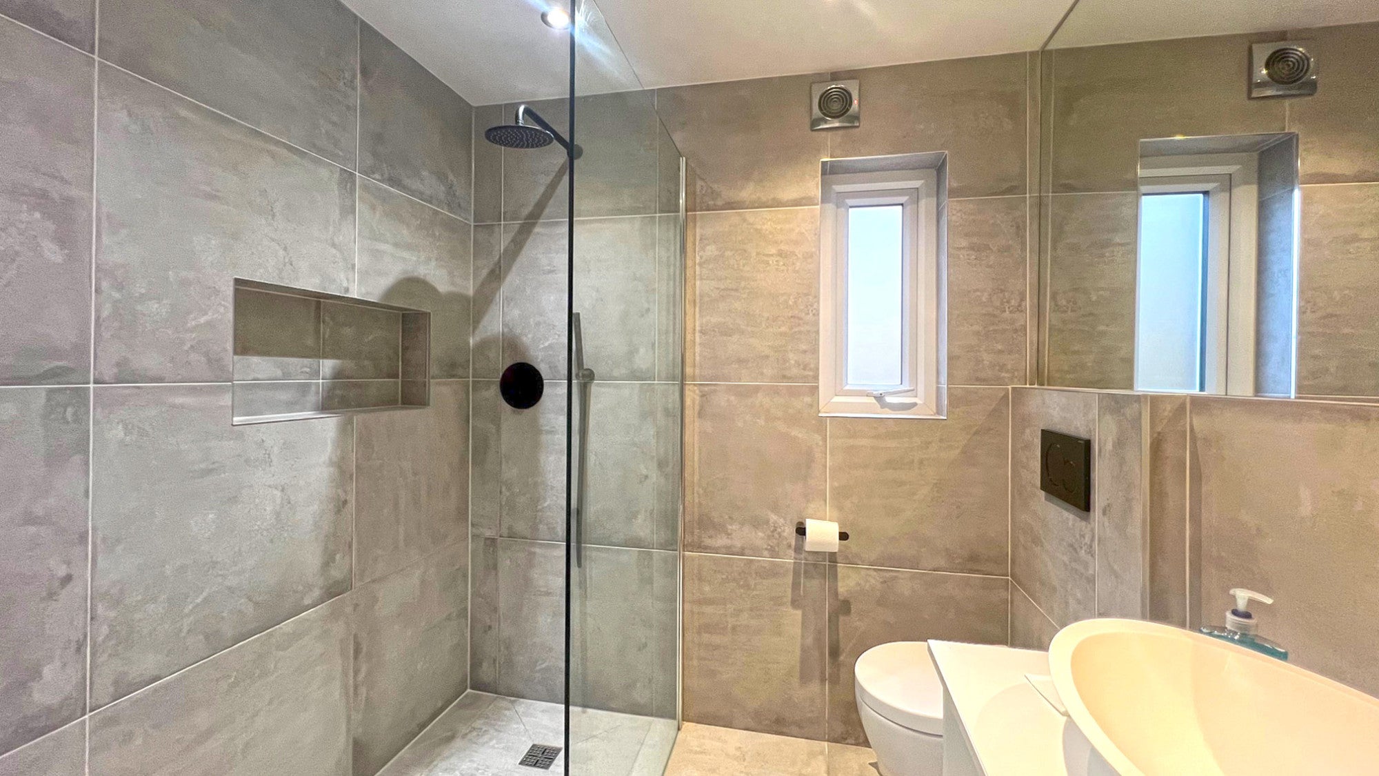 Flat Gliddon Road in Greater London