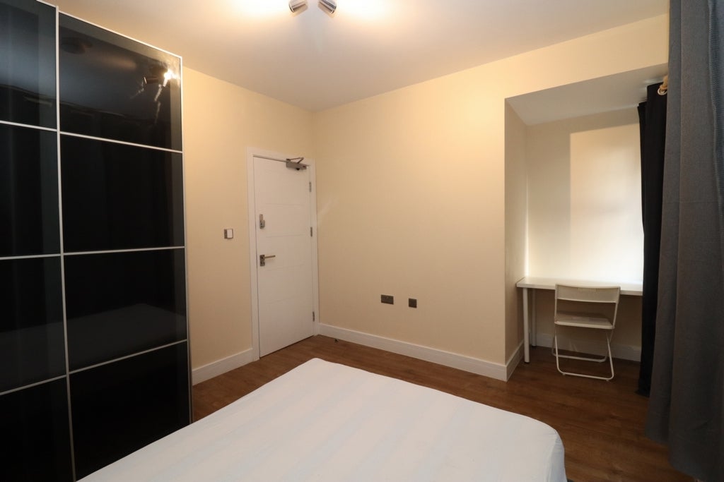 Room Globe Road in Greater London