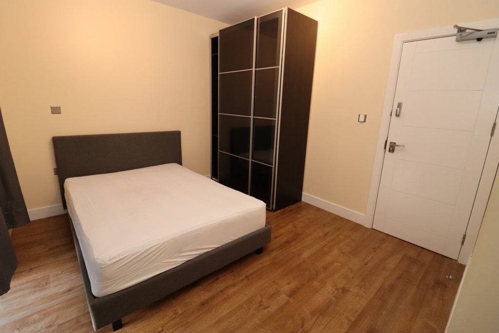 Room Globe Road in Greater London