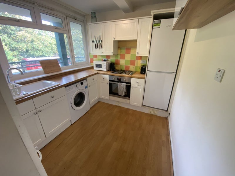 Room Combine Way in Greater London