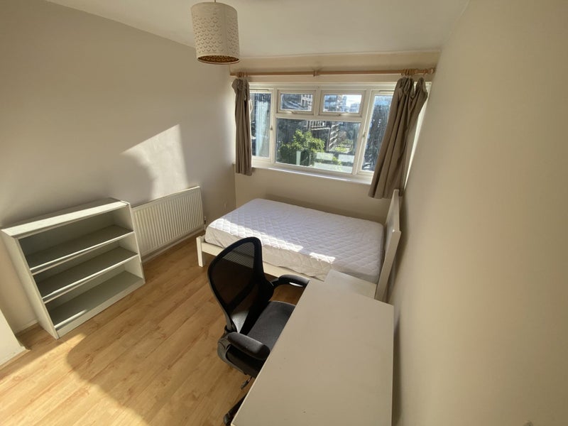 Room Combine Way in Greater London