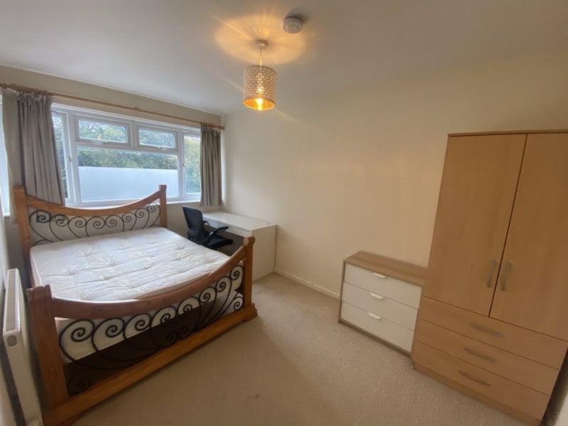 Room Combine Way in Greater London