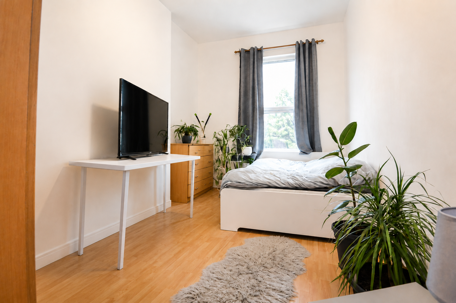 Flat Churchfield Road in Greater London