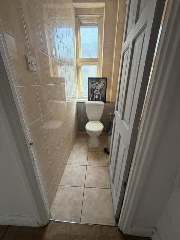Room Calvert Avenue in Greater London