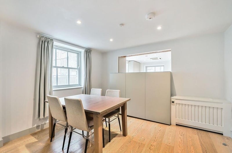 Room Strutton Ground in City of Westminster