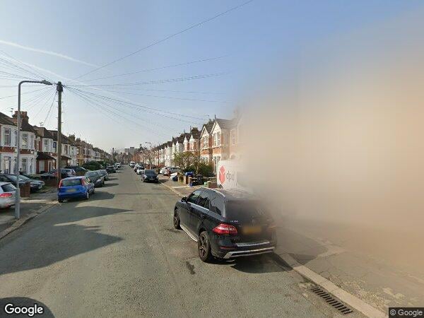 Flat Ingleby Road in Greater London