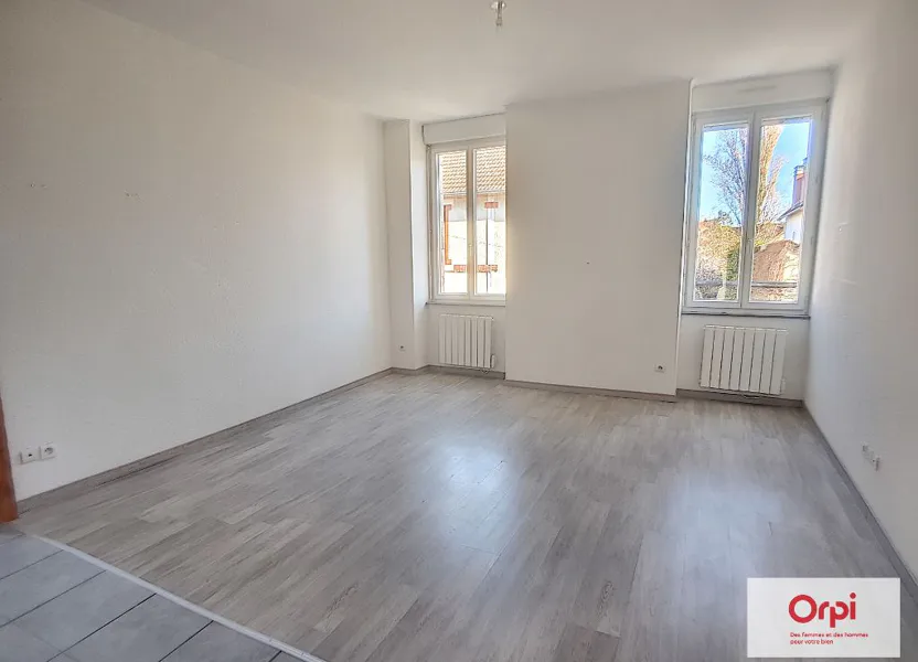 Flat Rue Marcel Sembat in Montluçon