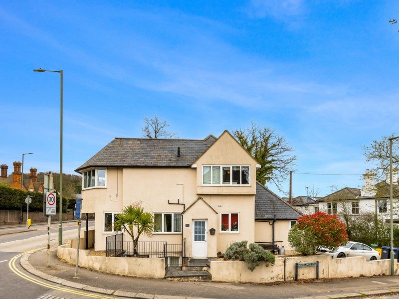 Flat Woodlands Road in Reigate and Banstead