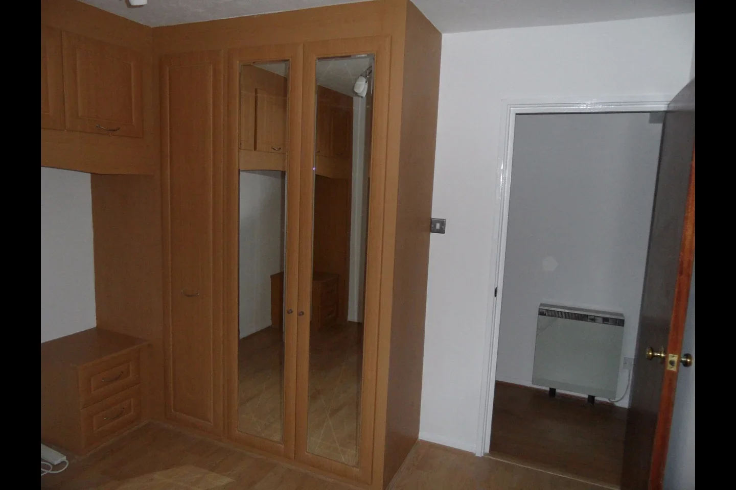Flat Halifield Drive in Greater London