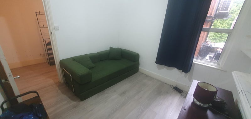 Room Ballards Lane in Greater London