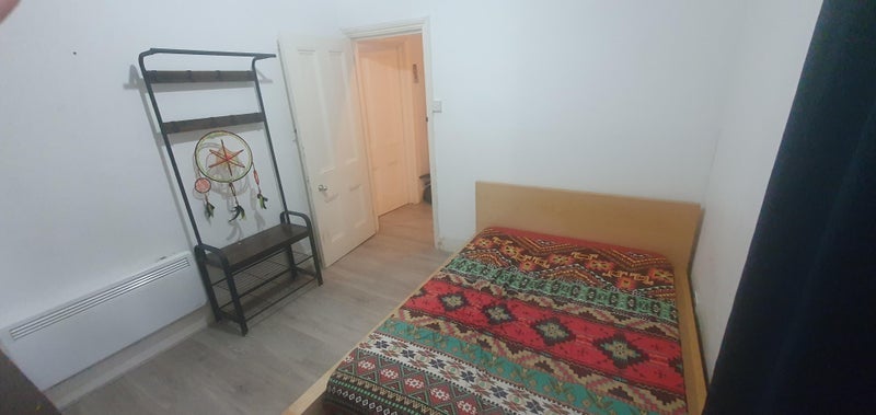 Room Ballards Lane in Greater London
