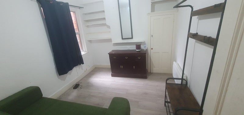 Room Ballards Lane in Greater London