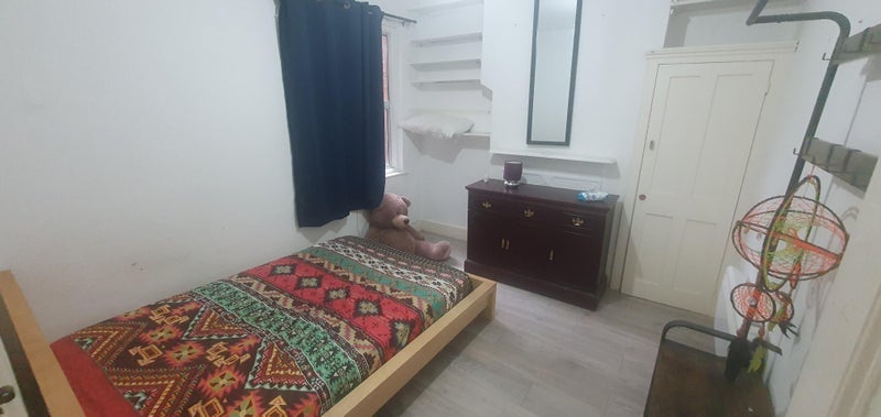 Room Ballards Lane in Greater London