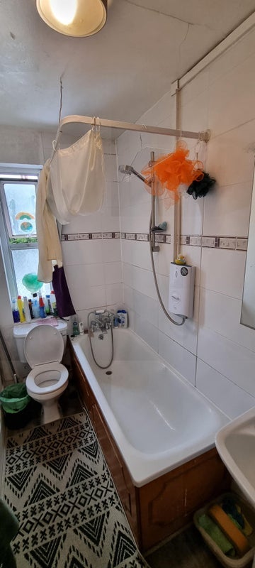 Room Ballards Lane in Greater London