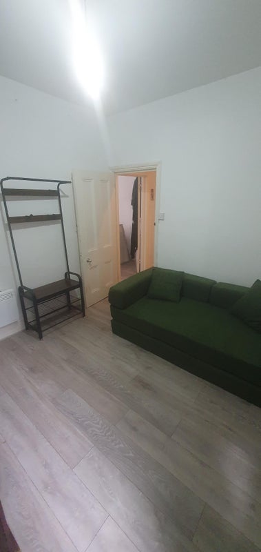 Room Ballards Lane in Greater London