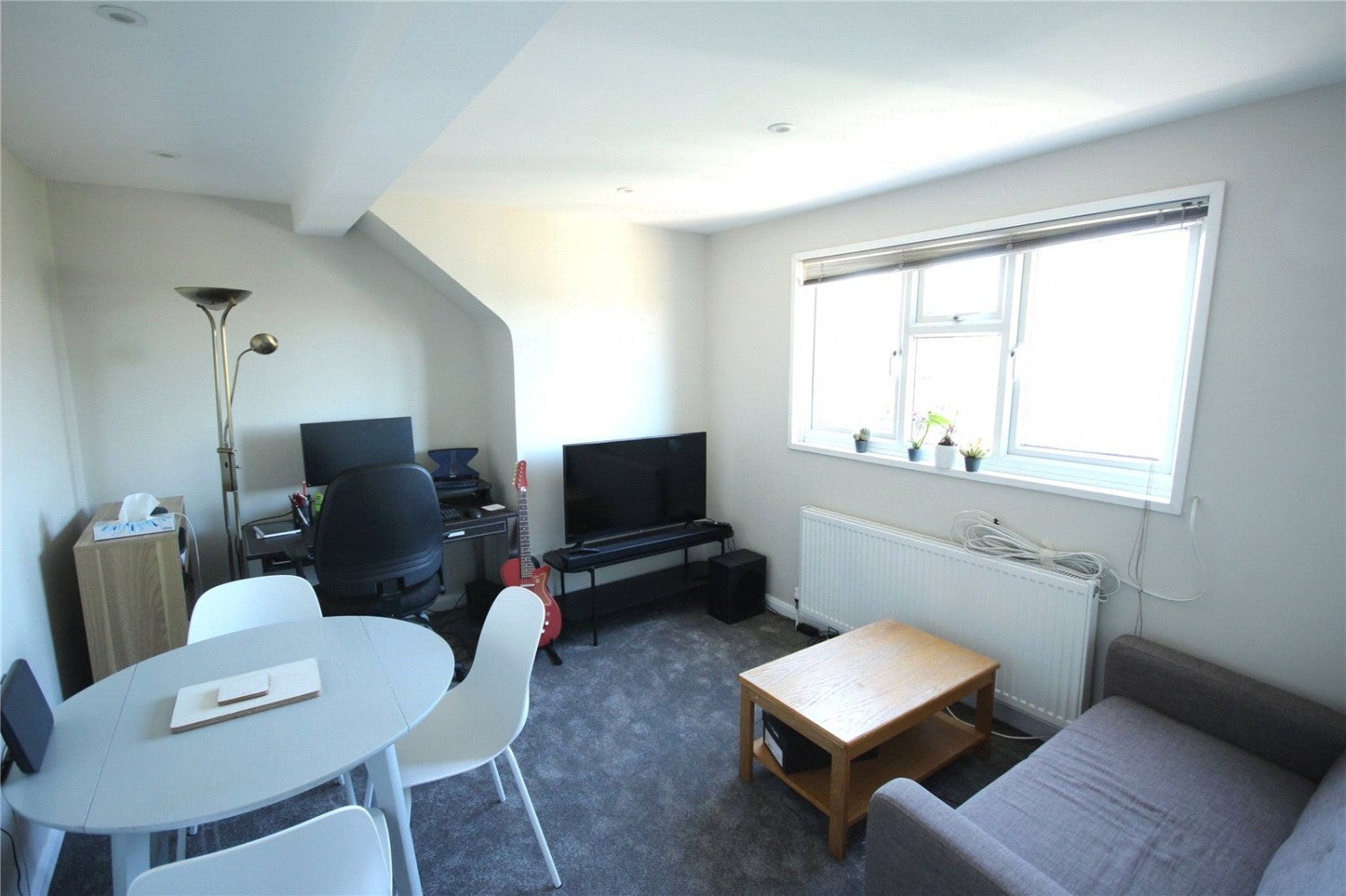 Flat Woodland Way in Greater London