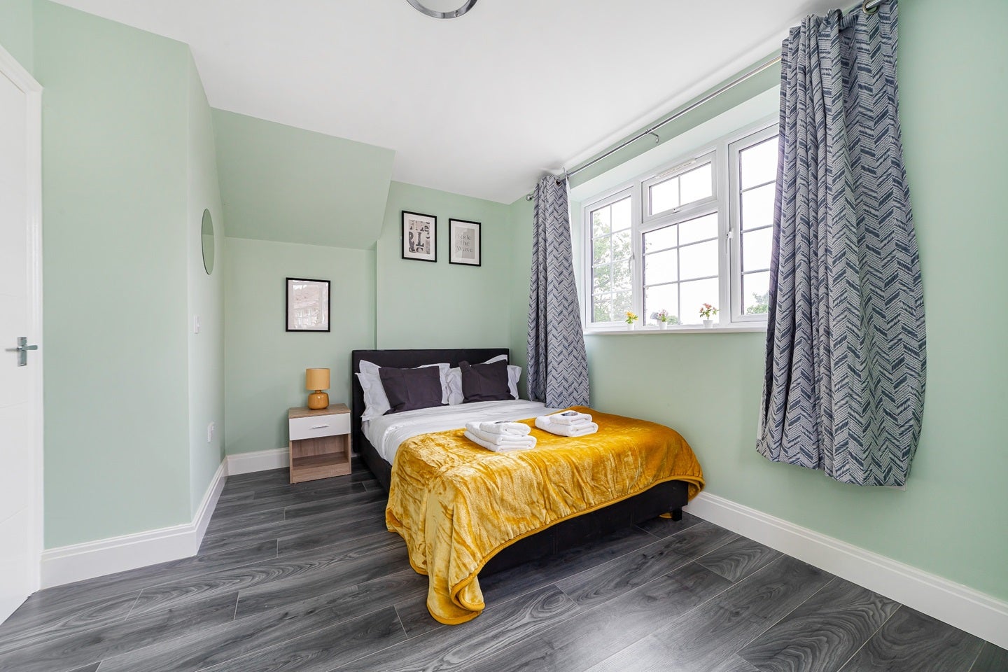 Flat Framlingham Crescent in Greater London