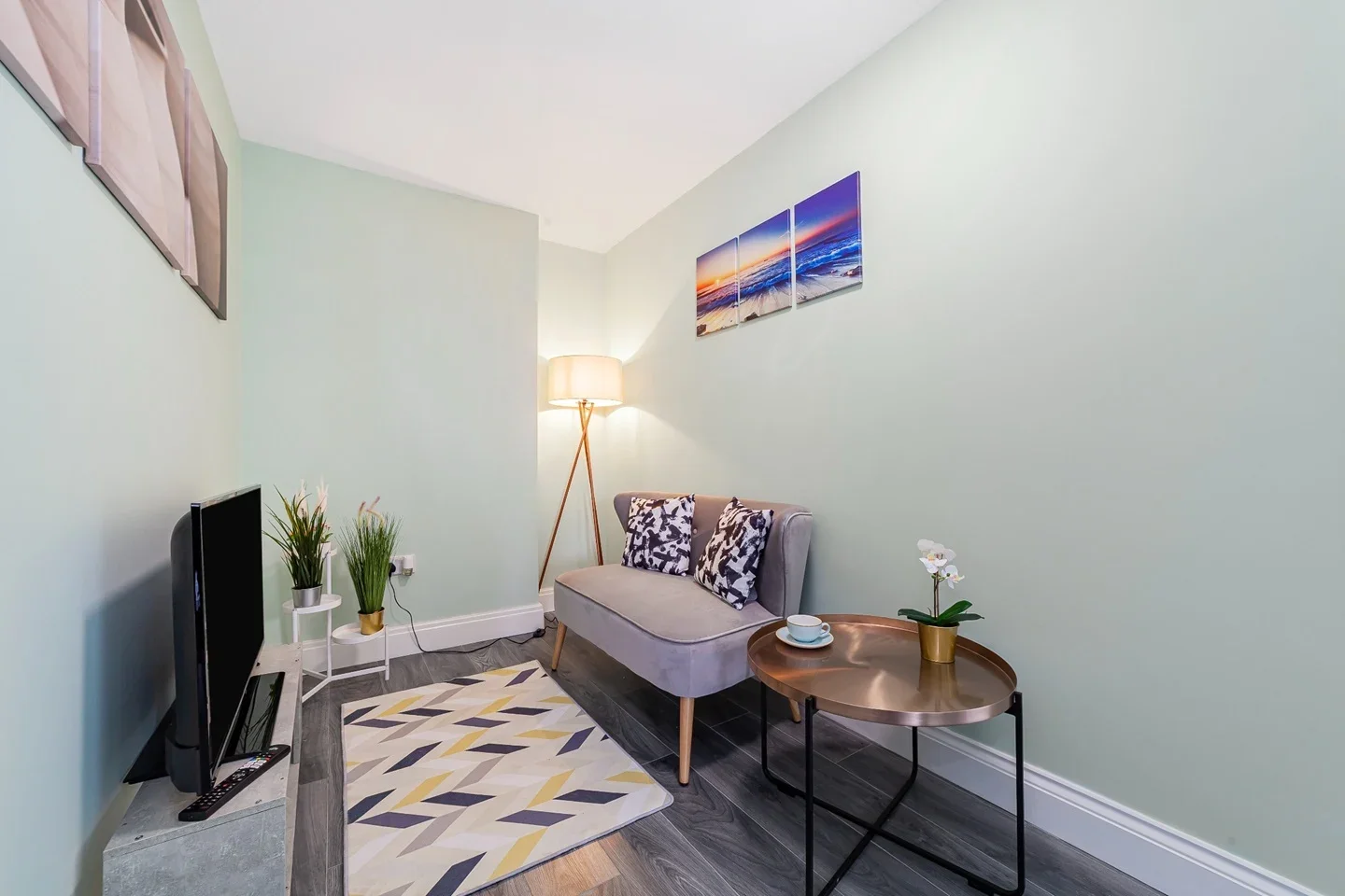 Flat Framlingham Crescent in Greater London