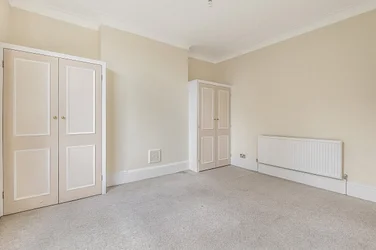 Flat Boyne Road in Greater London