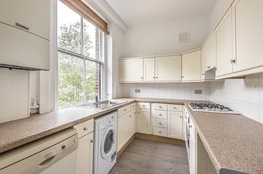Flat Boyne Road in Greater London