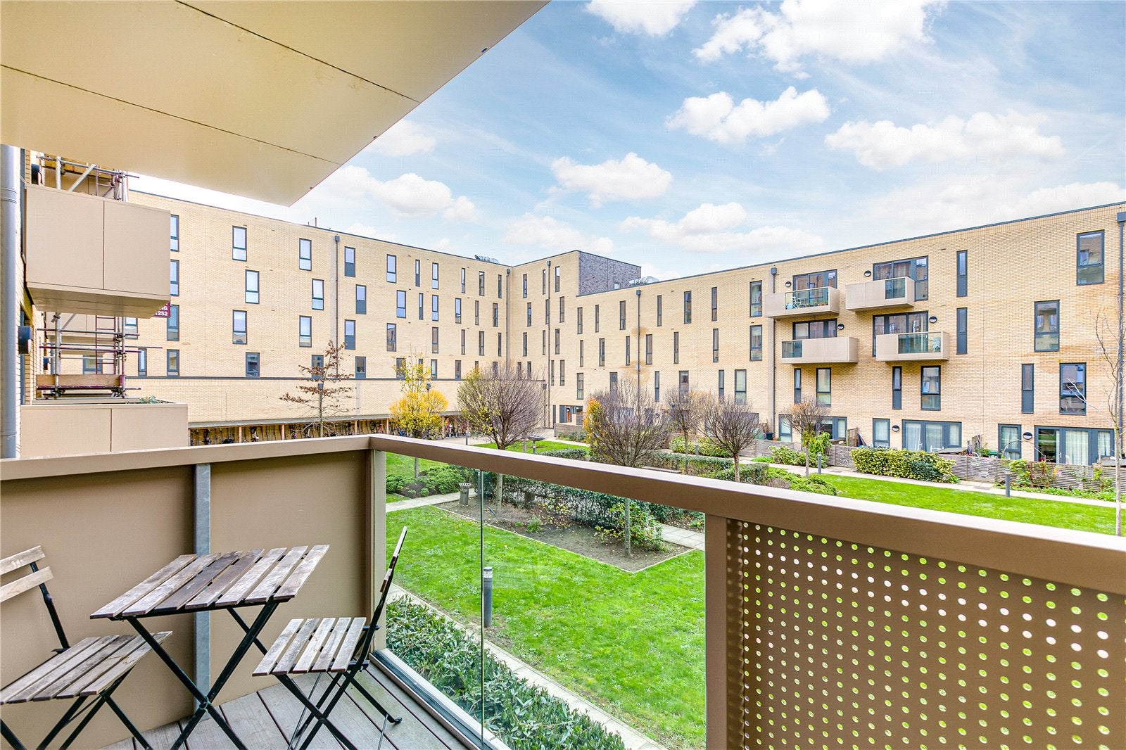 Flat Harford Street in Greater London