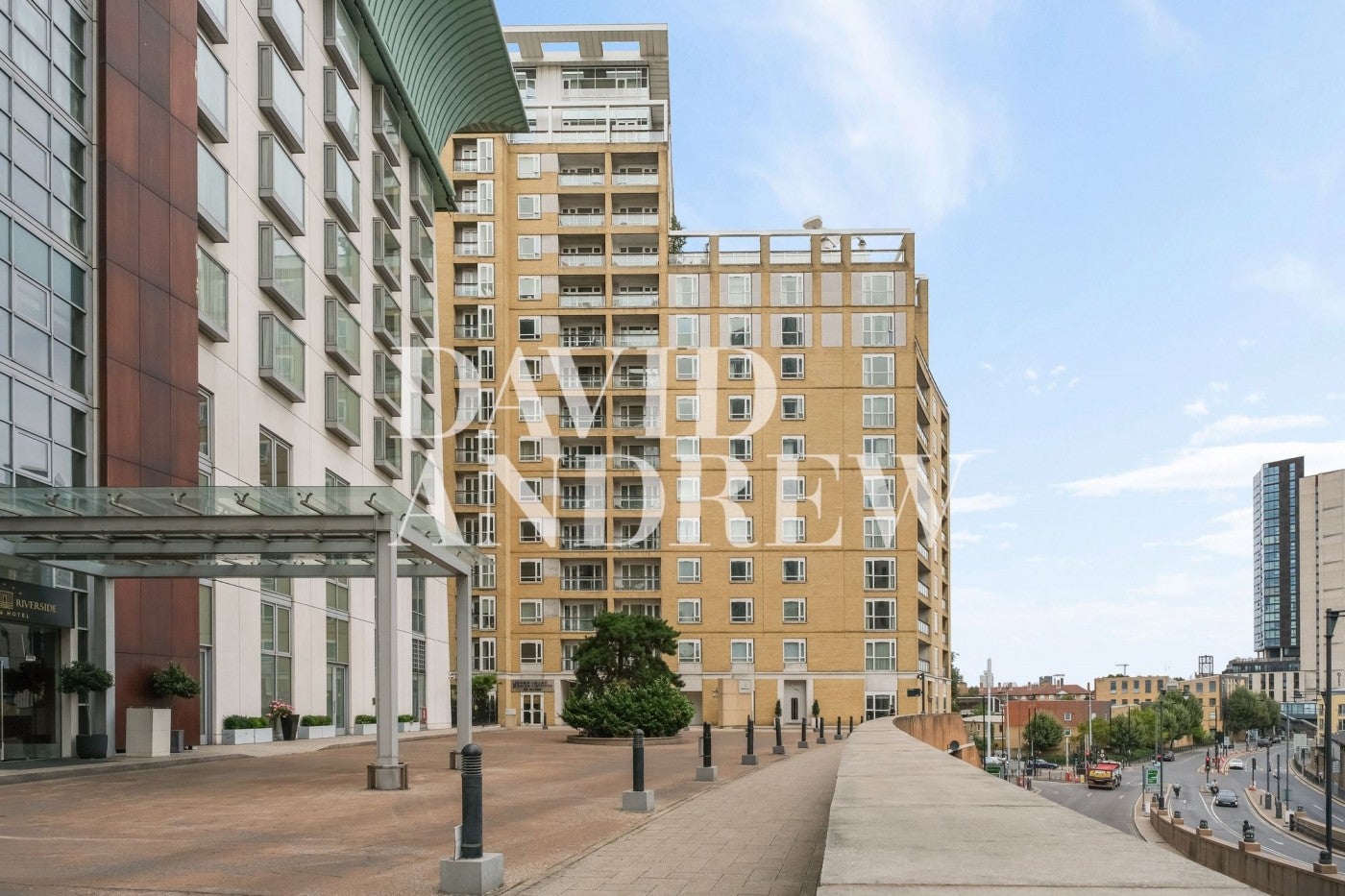 Flat Westferry Circus in Greater London