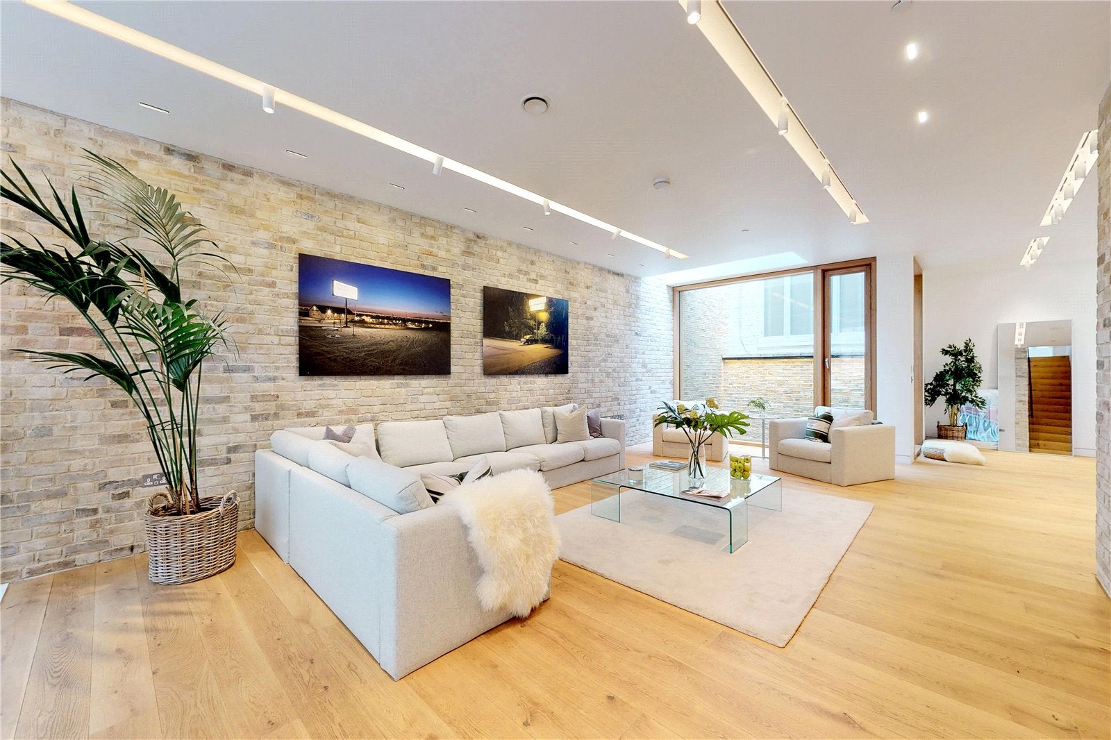 House Nottingham Place in City of Westminster