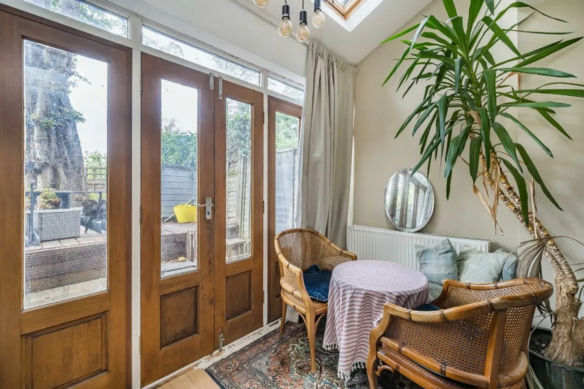 Flat Becondale Road in Greater London