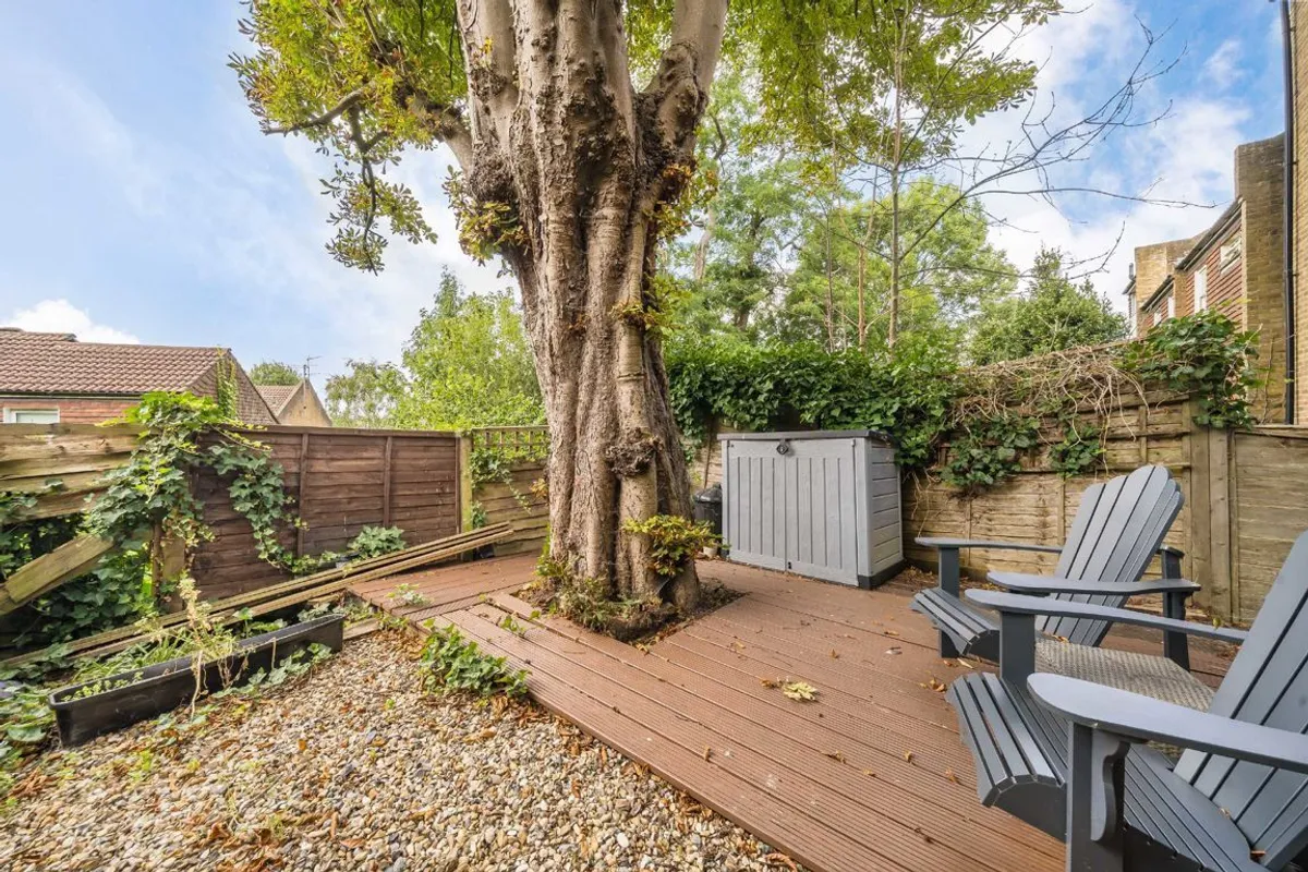 Flat Becondale Road in Greater London