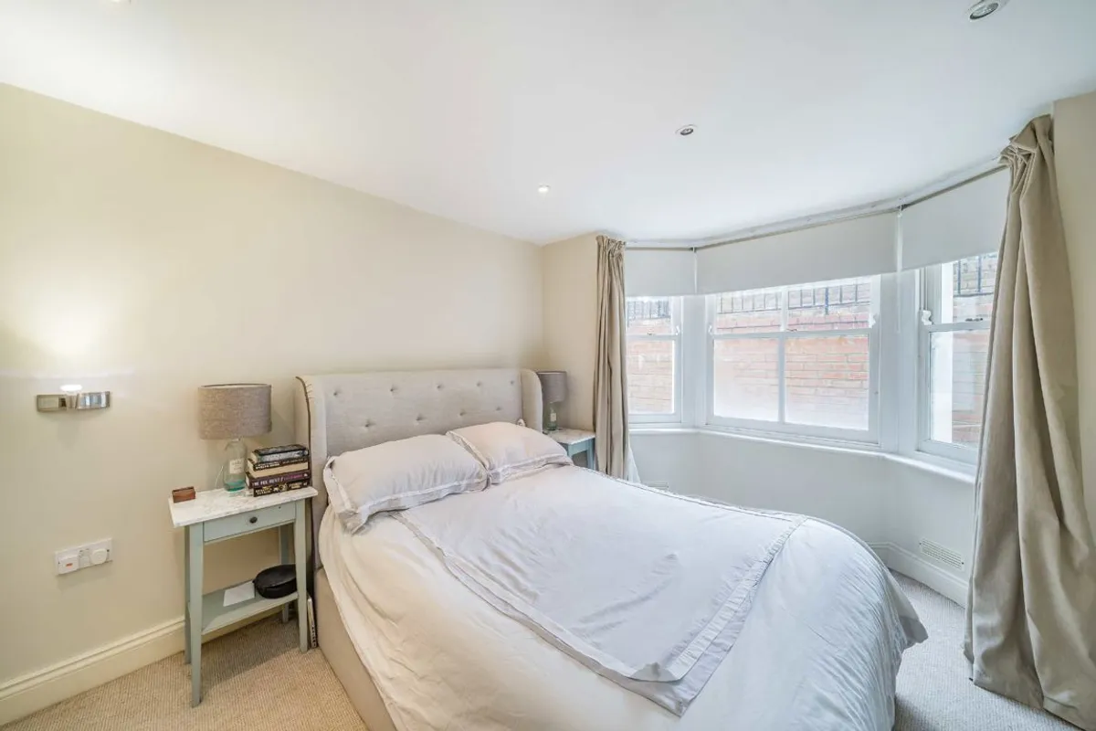 Flat Becondale Road in Greater London