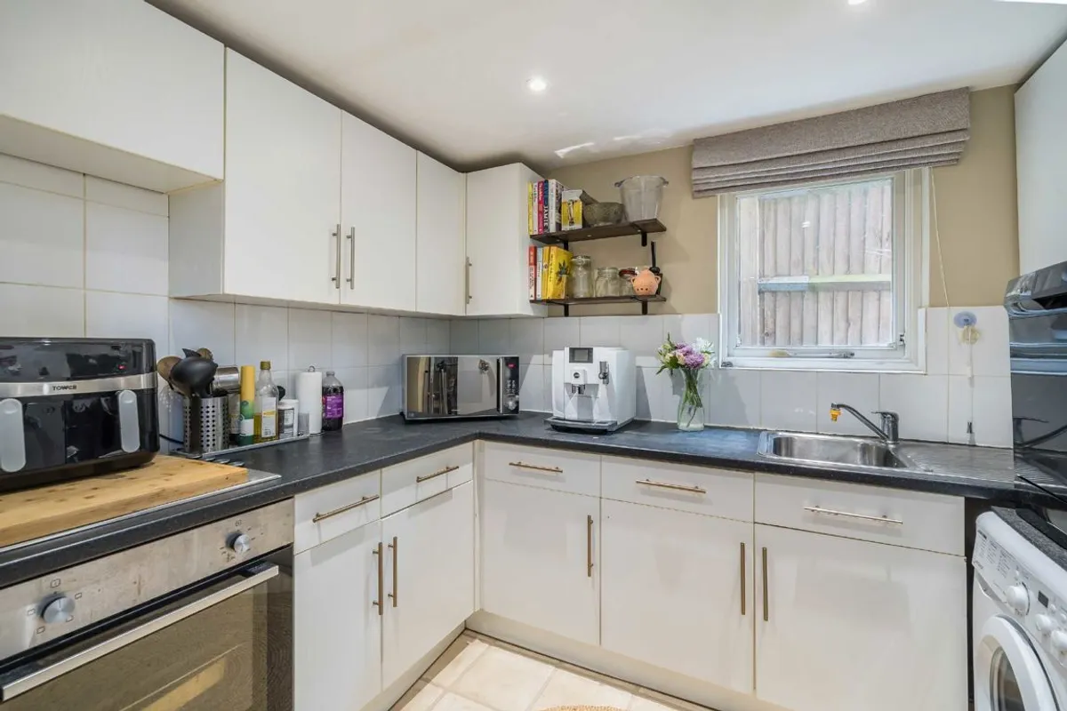 Flat Becondale Road in Greater London