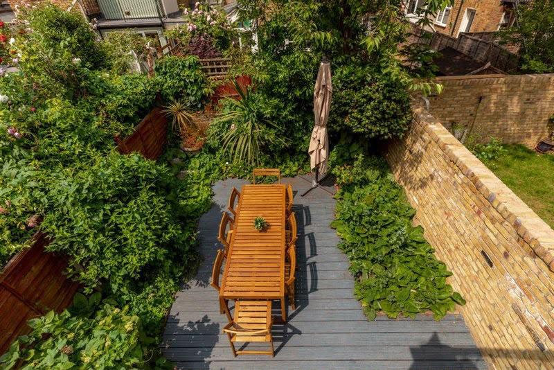 Room Percy Road in Greater London