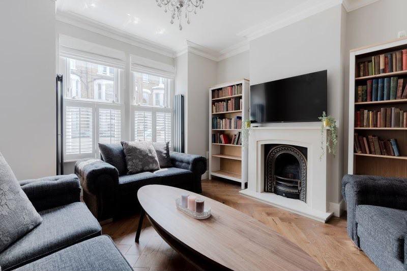 Room Percy Road in Greater London