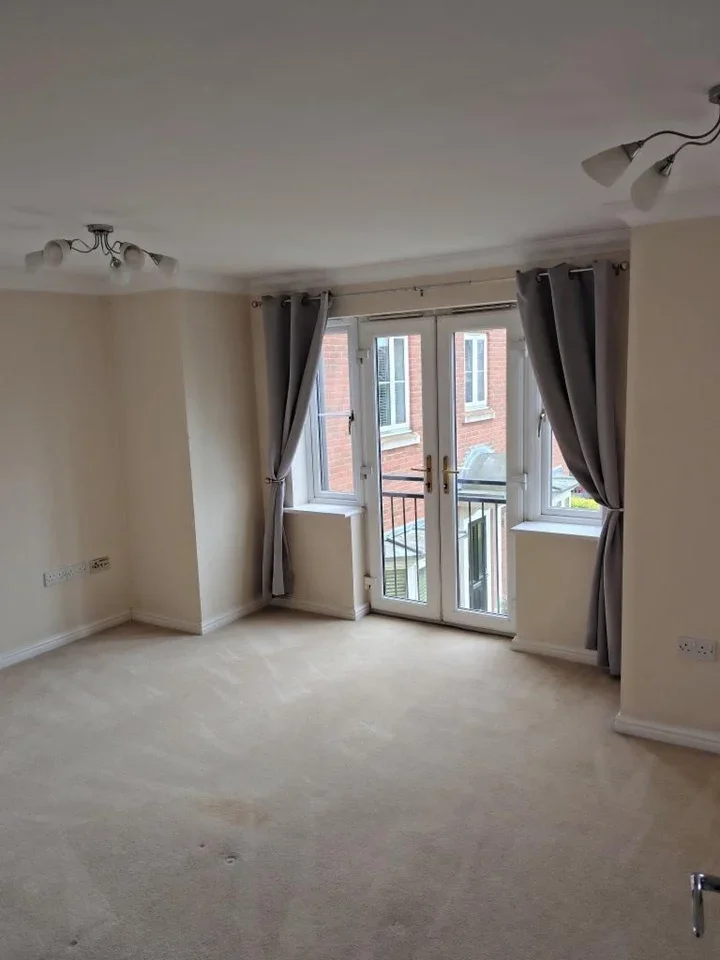 Flat Mallard Crescent in Borough of Swale