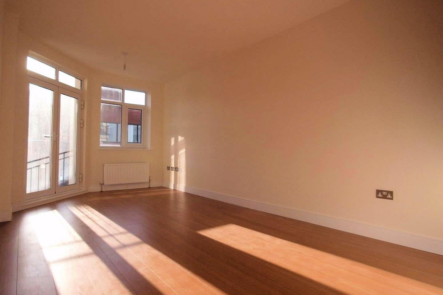 Flat Goldsworth Road in Woking