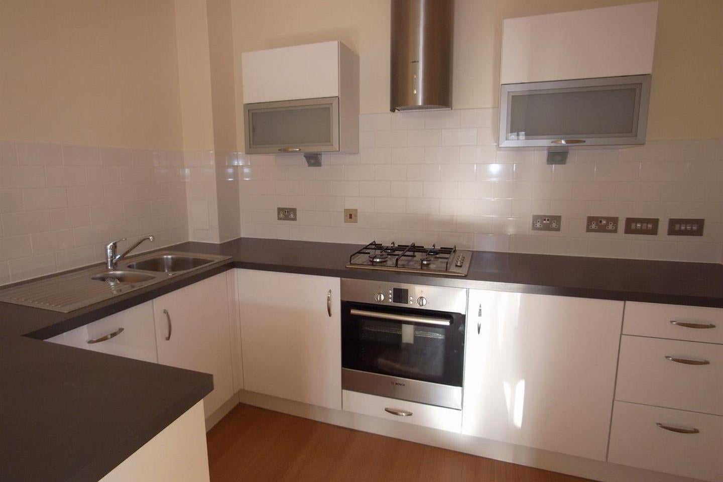 Flat Goldsworth Road in Woking