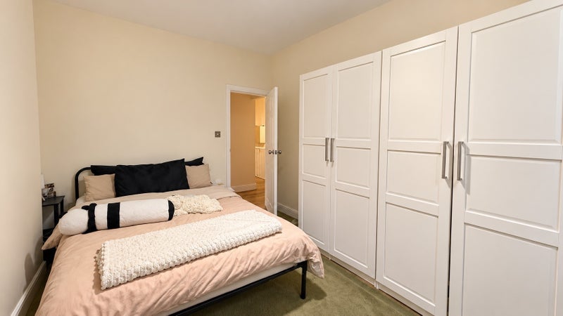 Room Moyers Road in Greater London