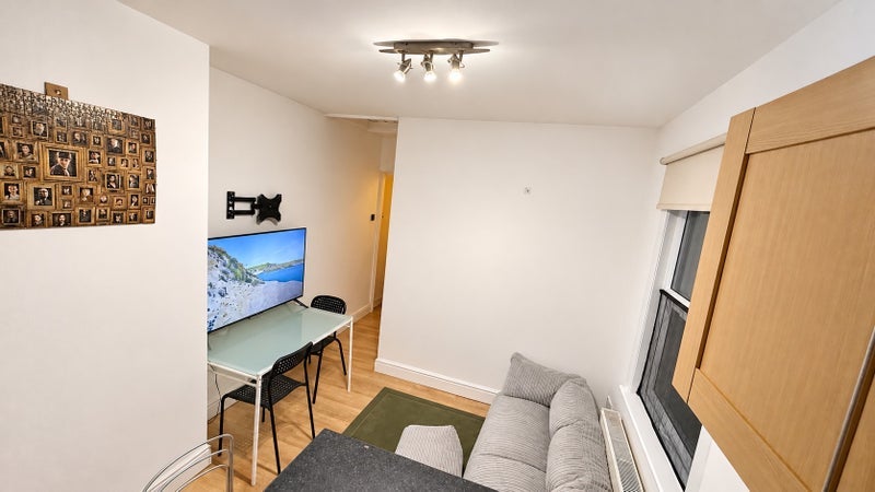 Room Moyers Road in Greater London