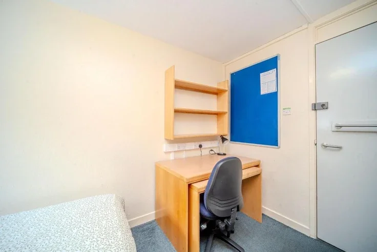 Flat Robertson's Close in City of Edinburgh